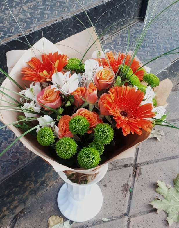 Букет цветов из: Герберы, Хризантемы, Альстромерии и Розы в Холбоне