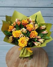 Букет цветов из:  Альстромерии и Розы в Холбоне