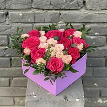 Цветочная композиция из Розы в коробке в Холбоне