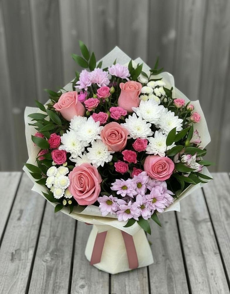 Букет цветов из: Альстромерии, Гвоздики, Розы и Хризантемы в Холбоне
