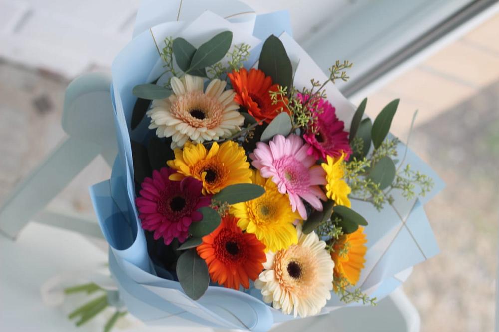 Букет цветов из: Герберы в Холбоне