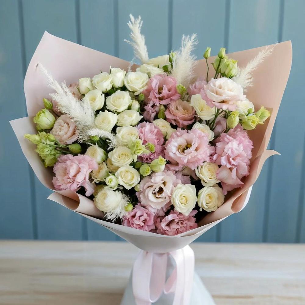 Букет цветов из: Альстромерии и Розы в Холбоне