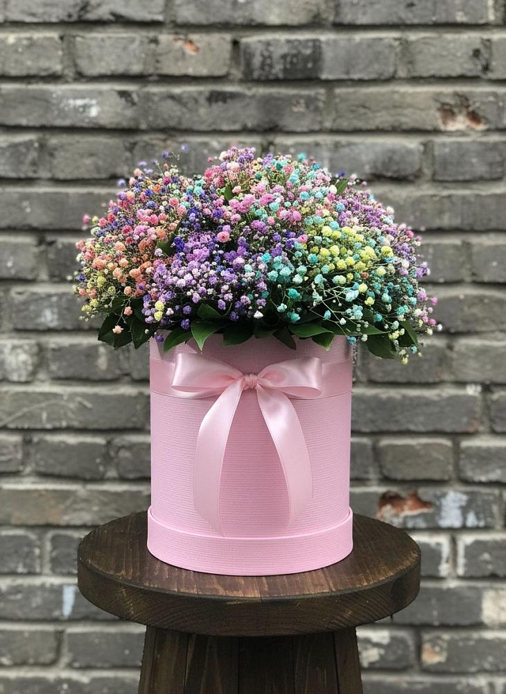 Цветочная композиция из Гипсофила и Розы в шляпной коробке в Холбоне