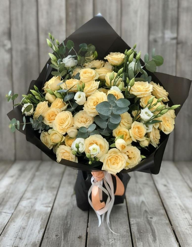 Букет цветов из: Розы и Лизиантусы в Холбоне