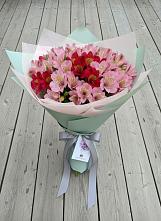 Букет цветов из:  Альстромерии в Холбоне