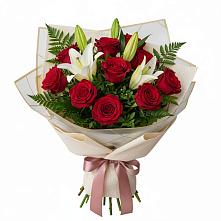 Букет цветов из:  Лилии и Розы в Холбоне