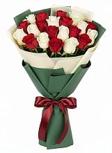 Букет Микс из красных и белых роз #REPLACE_PRED# Холбоне