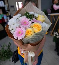 Букет цветов из:  Герберы, Розы и Хризантемы в Холбоне