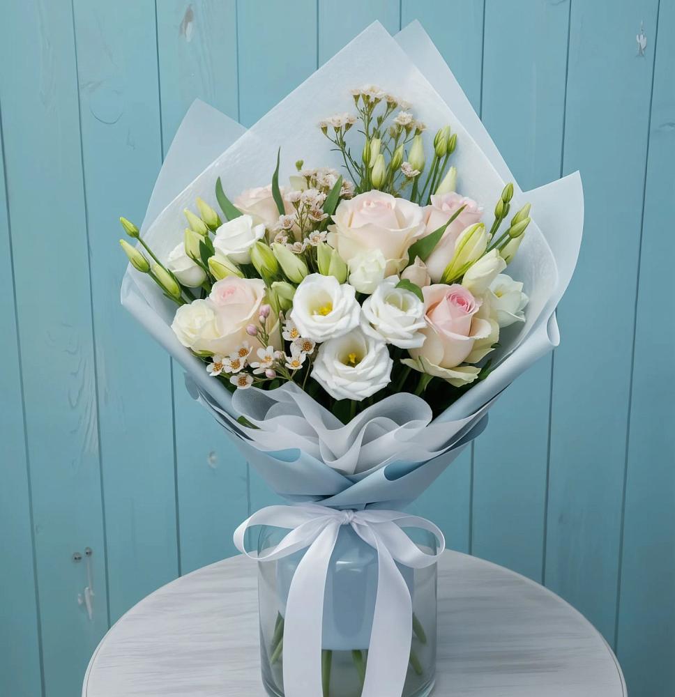 Букет цветов из: Розы и Лизиантусы в Холбоне