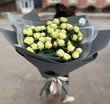 Букет Белые кустовые розы Солинеро в Холбоне