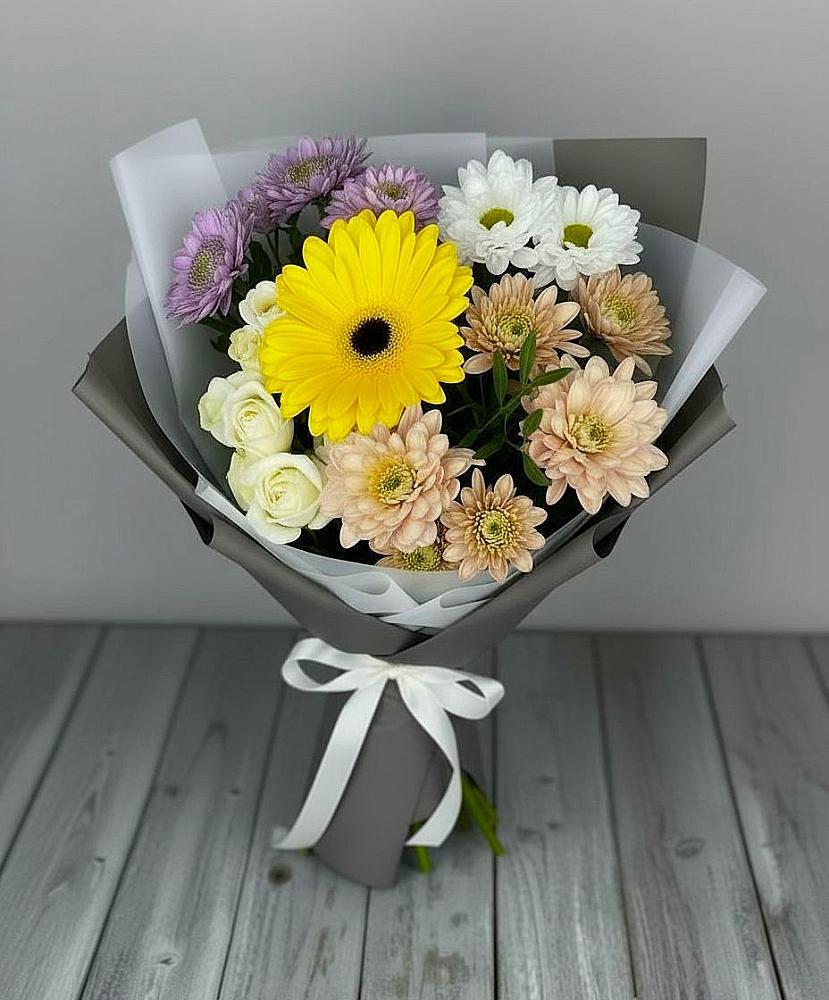 Букет цветов из: Розы, Герберы и Хризантемы в Холбоне