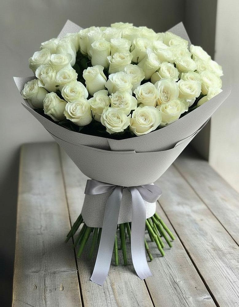 Букет 35 Белых роз в Холбоне