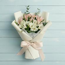 Букет цветов из:  Альстромерии в Холбоне