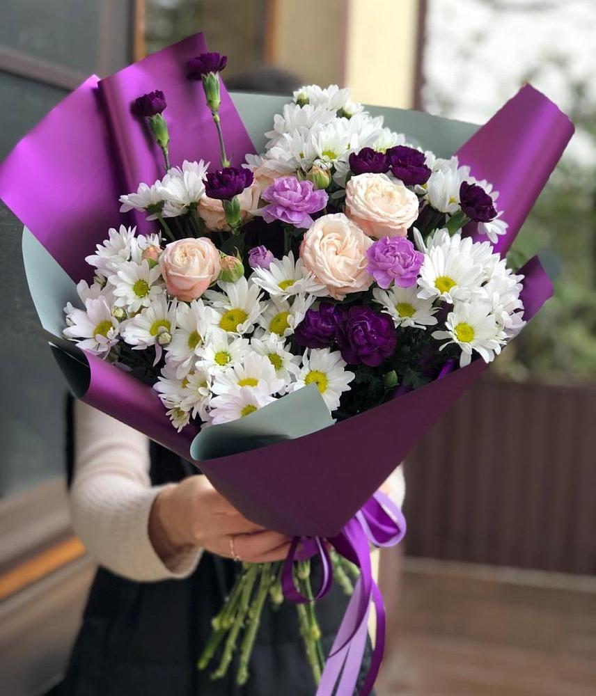 Букет цветов из: Хризантемы, Гвоздики и Розы в Холбоне