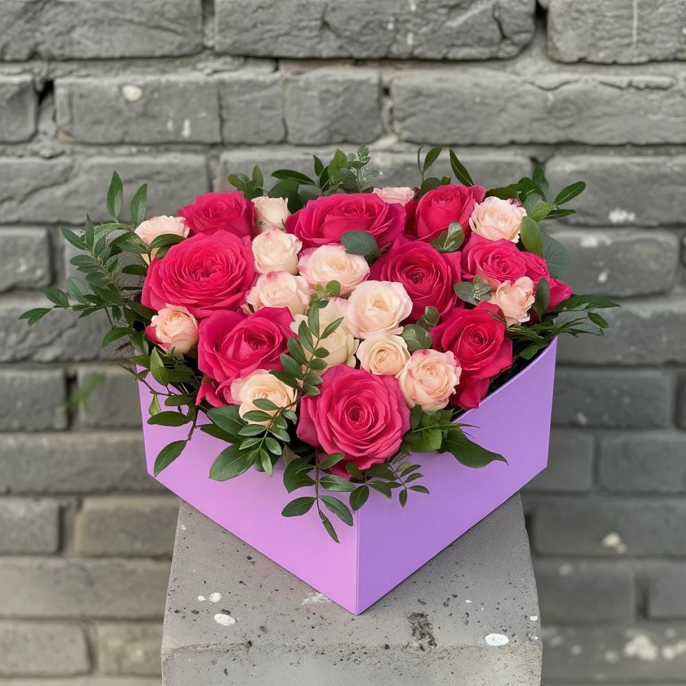 Цветочная композиция из Розы в коробке в Холбоне