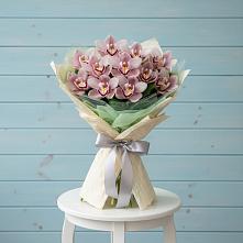 Букет цветов из:  Орхидеи и Розы в Холбоне