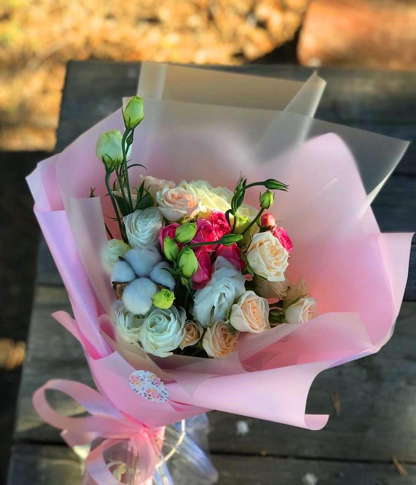 Букет цветов из: Розы и Лизиантусы в Холбоне