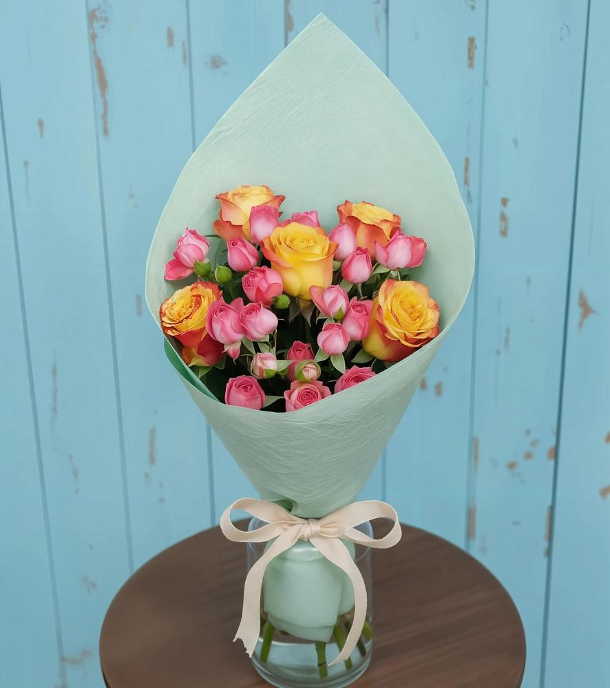 Букет цветов из: Розы в Холбоне