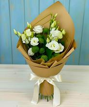 Букет цветов из:  Хризантемы и Лизиантусы в Холбоне