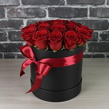 Цветочная композиция из Розы в шляпной коробке в Холбоне