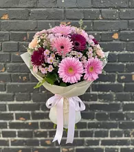 Букет цветов из:  Герберы и Хризантемы в Холбоне