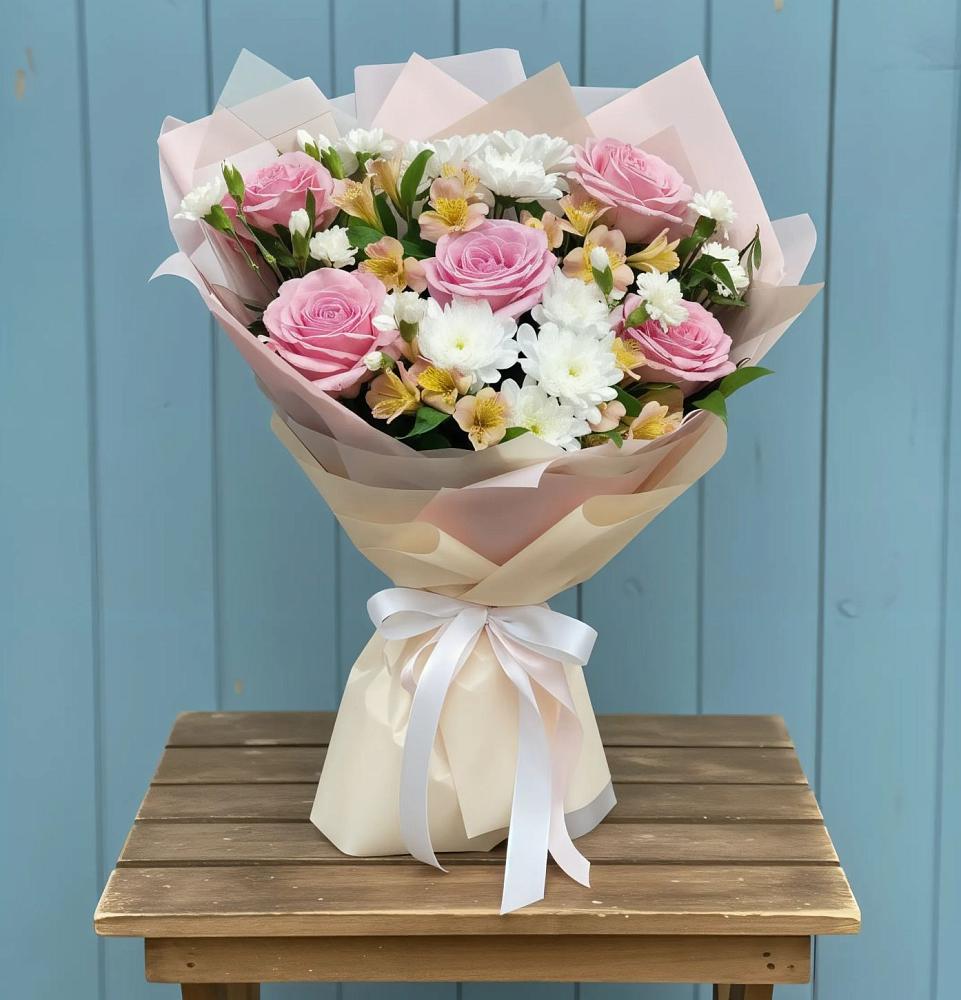 Букет цветов из: Гвоздики, Орхидеи и Розы в Холбоне