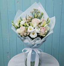 Букет цветов из:  Розы и Лизиантусы в Холбоне