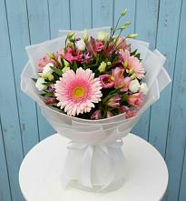 Букет цветов из:  Герберы, Альстромерии и Лизиантусы в Холбоне