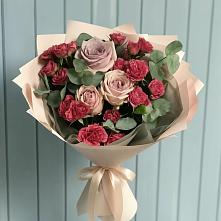 Букет цветов из:  Гвоздики и Розы в Холбоне