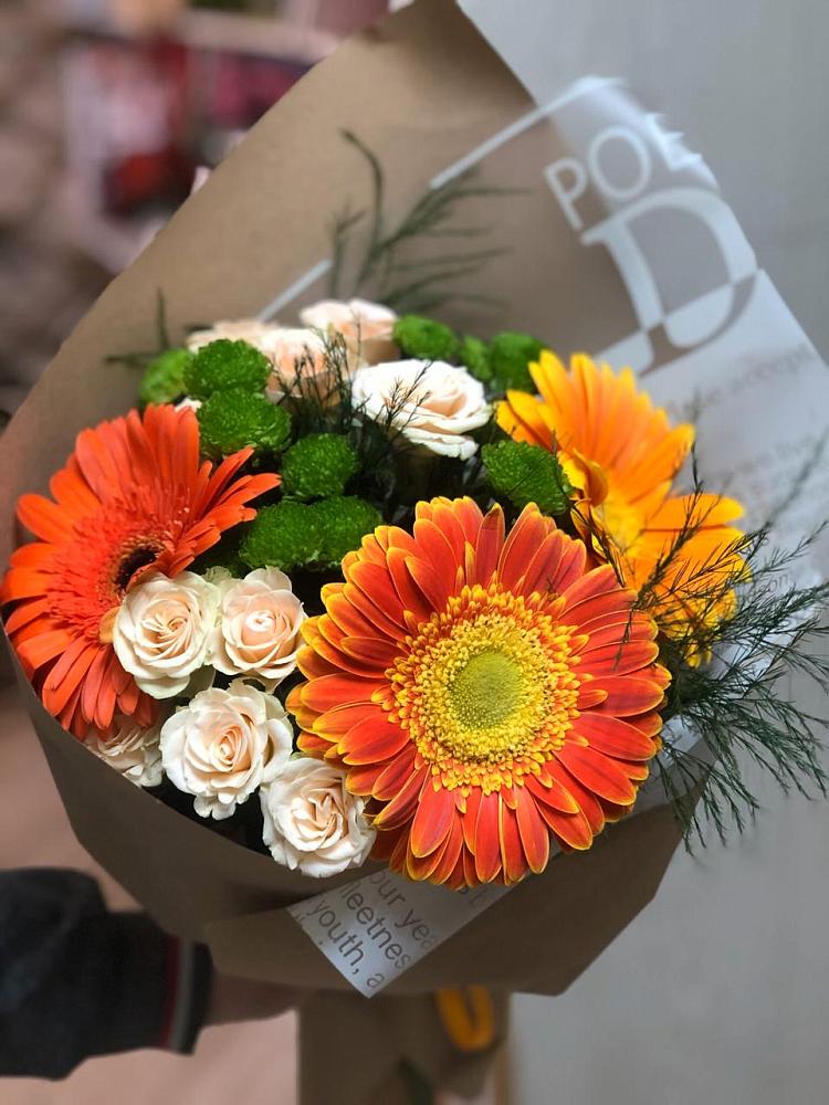 Букет цветов из: Герберы, Хризантемы и Розы в Холбоне