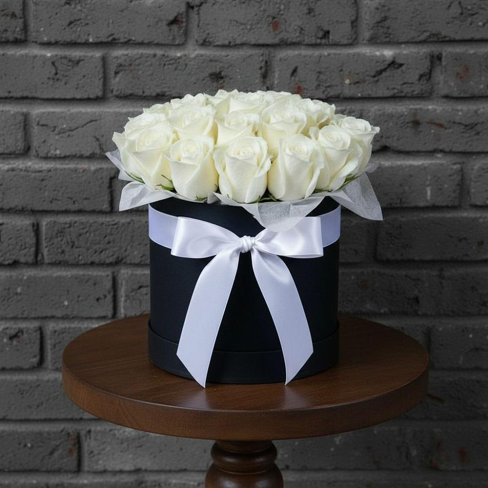 Цветочная композиция из Розы в шляпной коробке в Холбоне