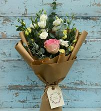 Букет цветов из:  Розы и Лизиантусы в Холбоне