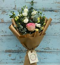 Букет цветов из:  Розы и Лизиантусы в Холбоне