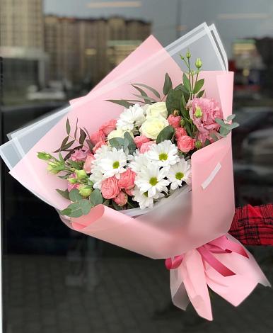 Букет цветов из: Розы, Лизиантусы и Хризантемы в Холбоне