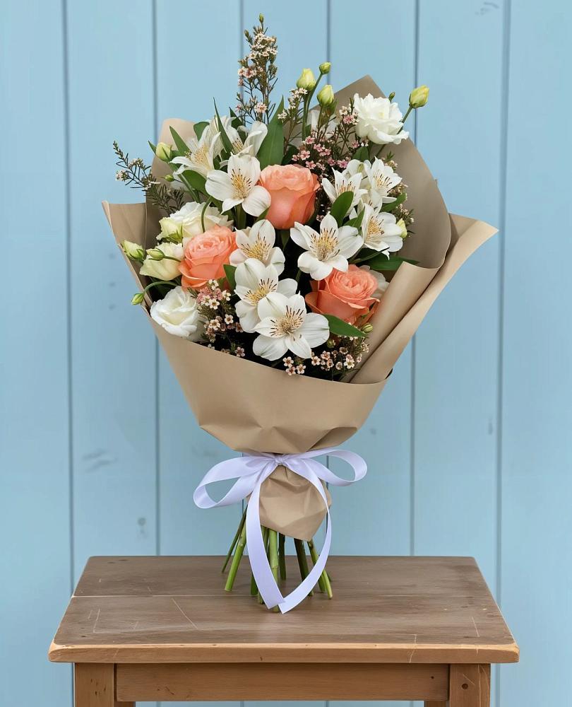 Букет цветов из: Альстромерии, Лизиантусы, Розы и Хризантемы в Холбоне