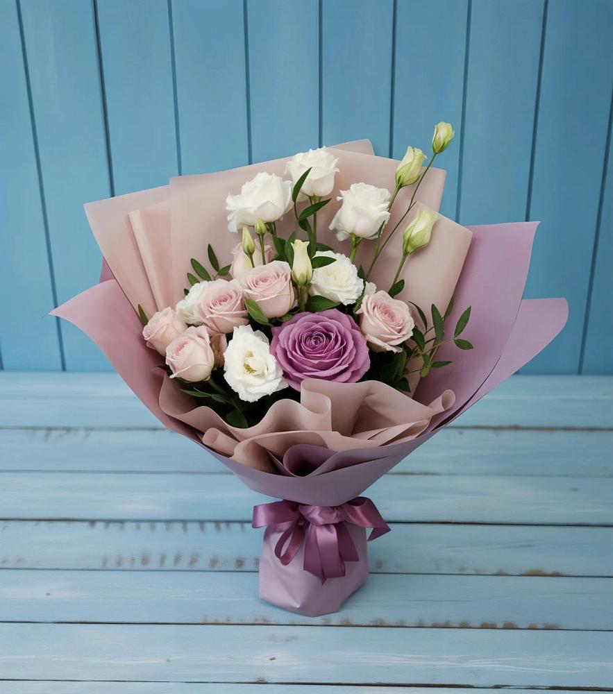 Букет цветов из: Розы и Лизиантусы в Холбоне