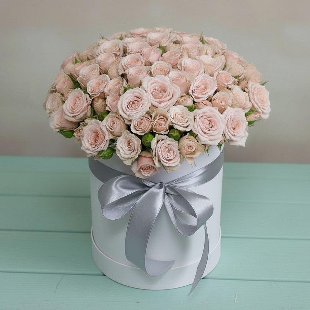 Цветочная композиция из Розы в шляпной коробке в Холбоне